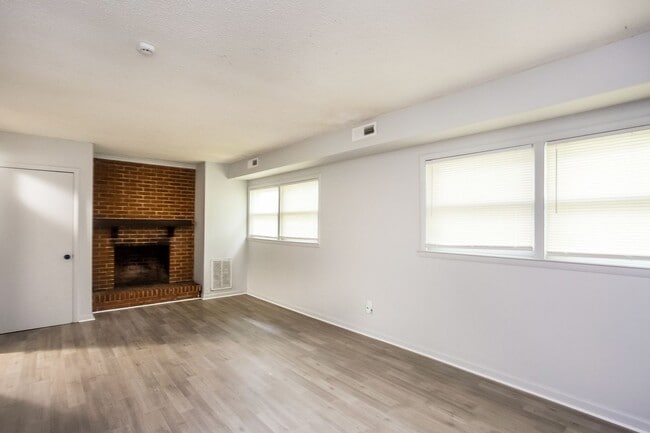 Building Photo - 4809 Thornwood Rd