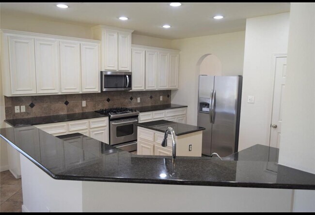 Building Photo - 803 Lazy Springs Ln