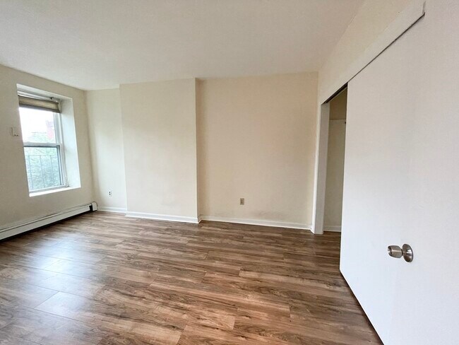 Building Photo - 92 Hammond St