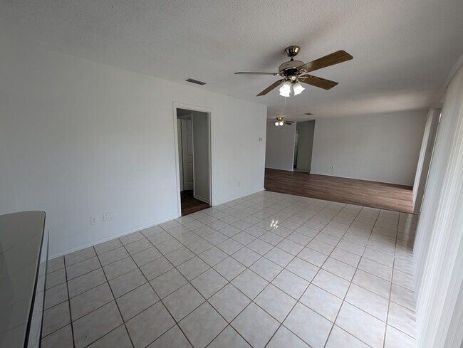 Building Photo - 1101 Lodge Cir