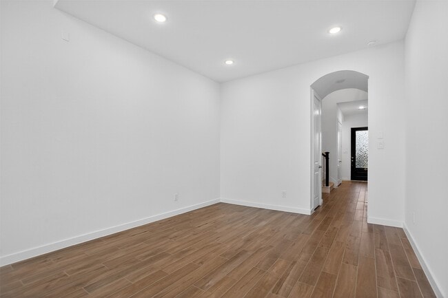 Building Photo - 16607 Lake Austin St