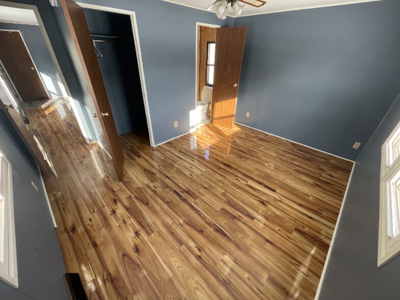 Building Photo - 120 1st St