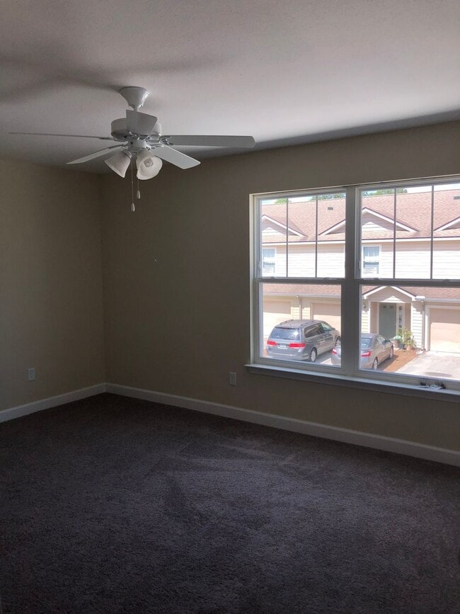 Building Photo - 3 bedroom, 2.5 bath town-home,near TAFB