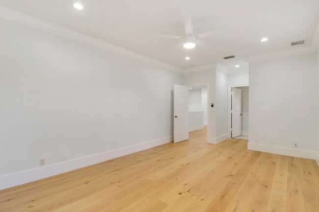 Building Photo - 142 Segovia Way