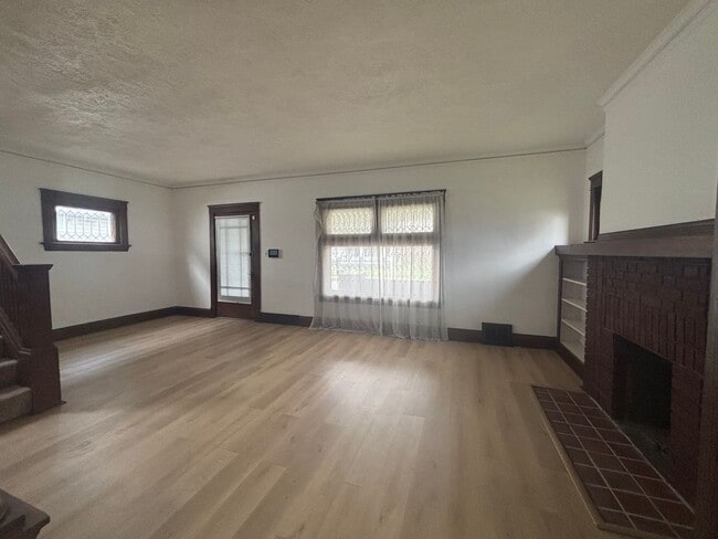 Building Photo - New Rental Available in Cleveland!