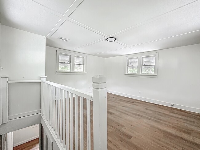 Building Photo - 3358 Broadway Ave