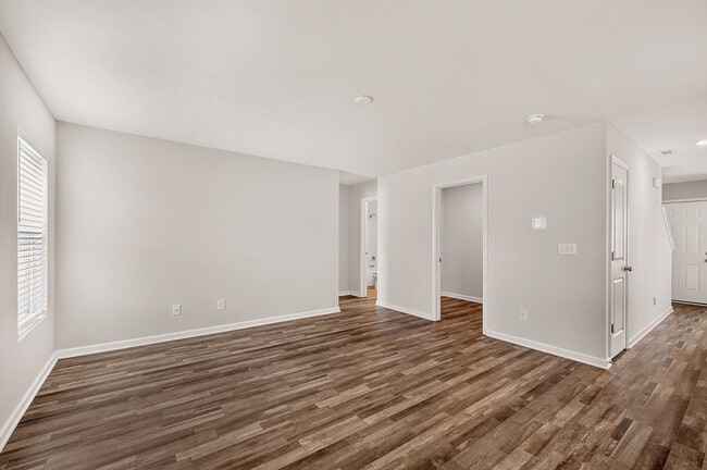 Building Photo - 2905 Shasta Dr