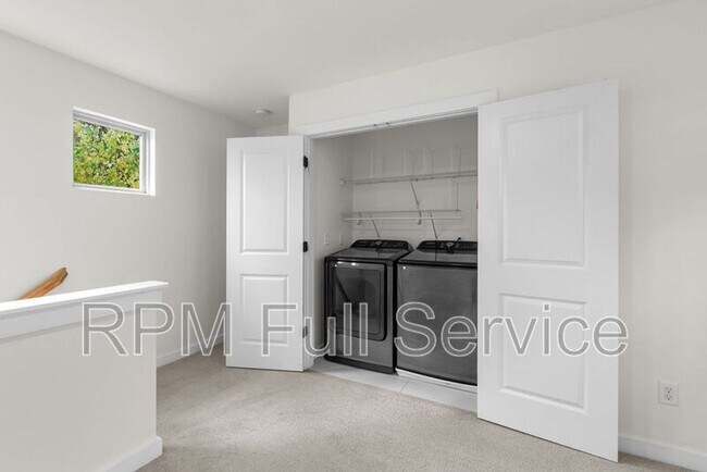 Building Photo - 537 Eastboro Dr