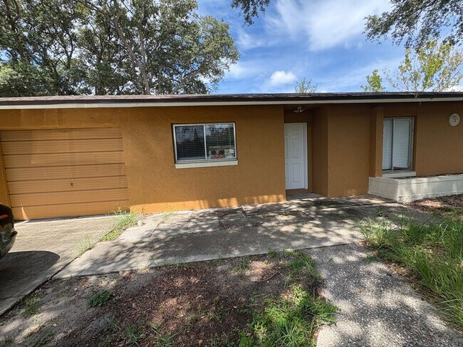 Building Photo - 914 Osceola Trail
