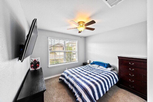 Building Photo - Charming Modern Home with Premium Amenities and Spacious Outdoor Retreat