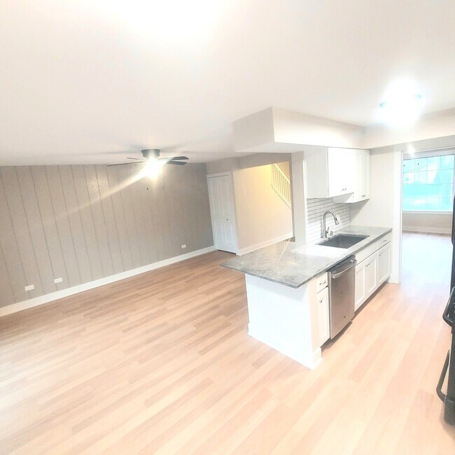 Building Photo - 617 Yale Ln