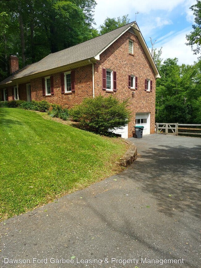 Building Photo - 4 br, 3.5 bath House - 2305 Heronhill Place