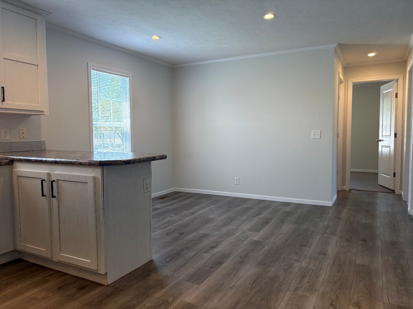 Building Photo - 327 Green Park Cir