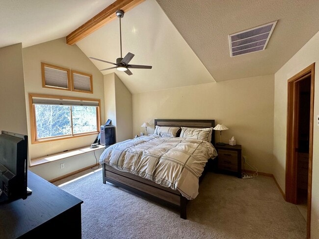 Building Photo - 4BD Duplex - Premium Location, Lots of Space, Nice Finishes