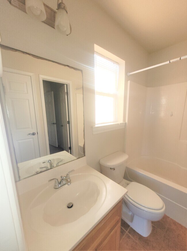 Building Photo - 502 Hood Dr