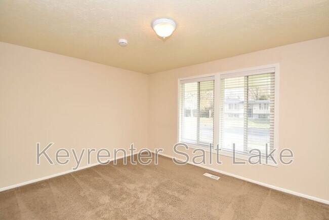 Building Photo - 9408 Turnpike Ln