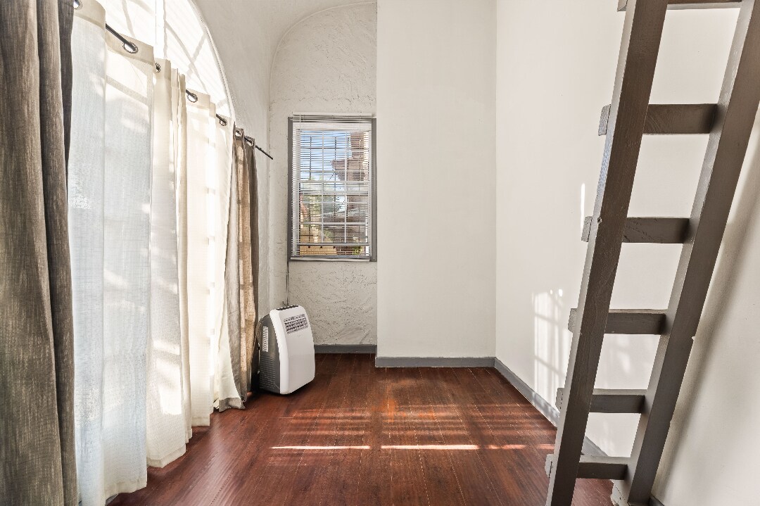 Building Photo - 2814 Ellendale Pl