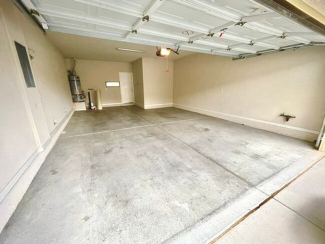 Building Photo - Newly Updated Single-Story in Southern Highlands