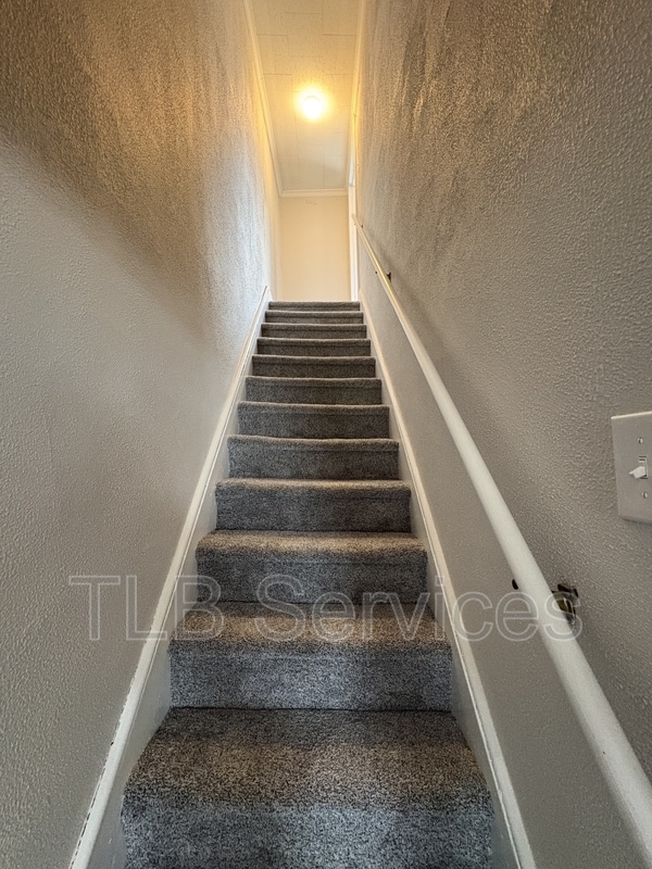 Building Photo - 139 Sand St