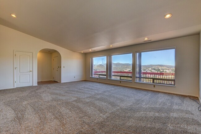 Building Photo - Large 3 bedroom 2 bathroom home in Prescott