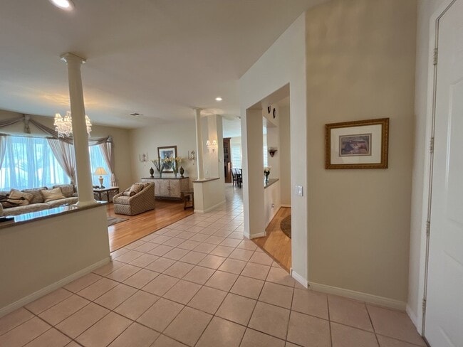 Building Photo - Beautiful 3 bedroom home with pool located in Castle Gate Community