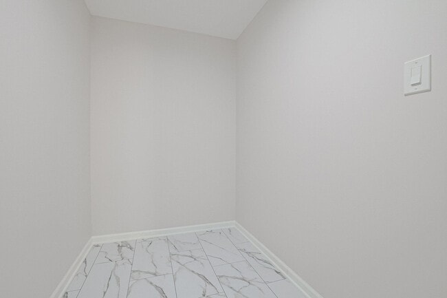 Building Photo - 475 Courtesy Ln