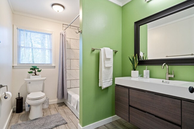 Building Photo - 306 Jason Ct