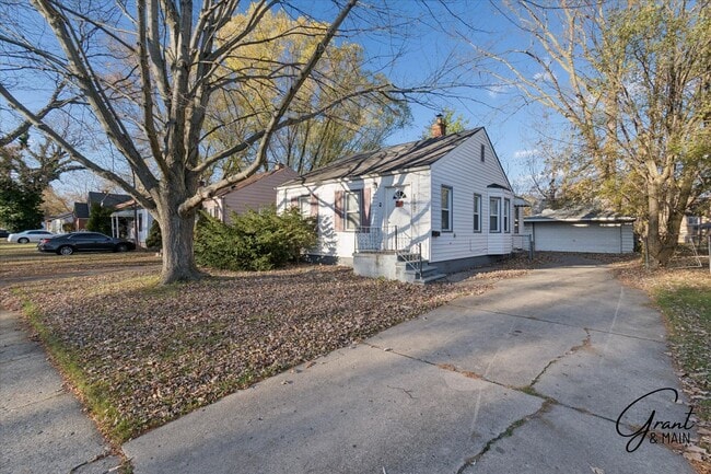 Primary Photo - $1,100/month - 2 Bed 1 Bath