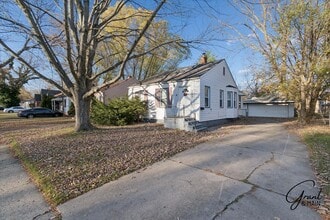 Building Photo - $1,100/month - 2 Bed 1 Bath