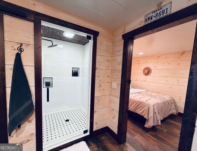 Building Photo - 85 Dixieland Ln