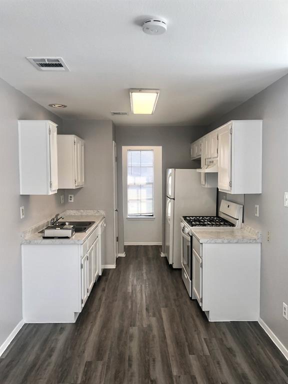 Building Photo - 12402 Alderbrook Dr