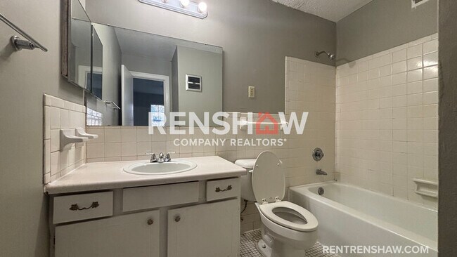 Building Photo - 3210 13 Colony Mall