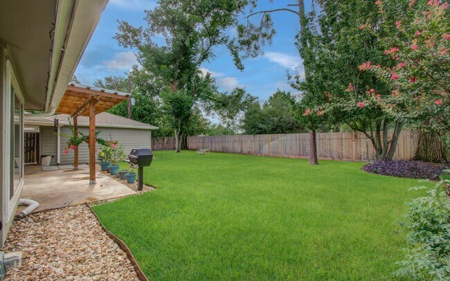 Building Photo - 9818 Emnora Ln