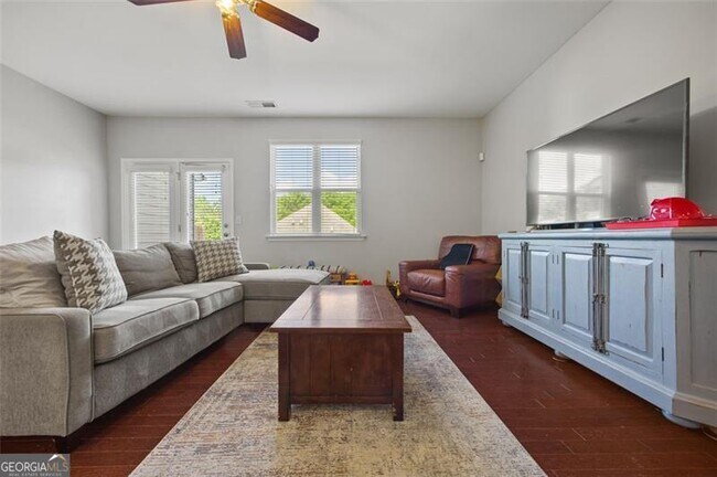 Building Photo - 3203 CYRUS Ln