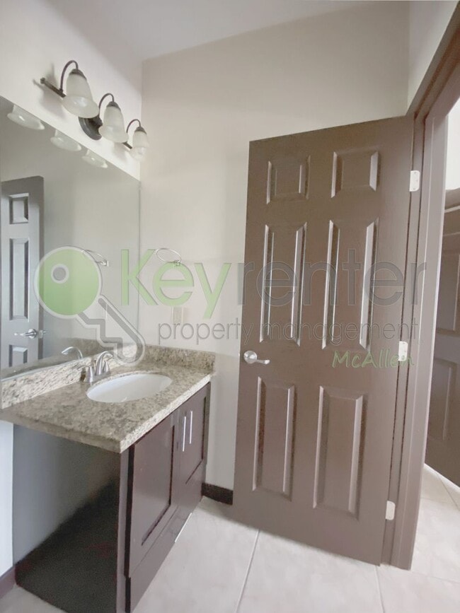 Building Photo - 2B/2.5B Townhome in gated community now available in Mcallen TX ( Jackson & Nolana )