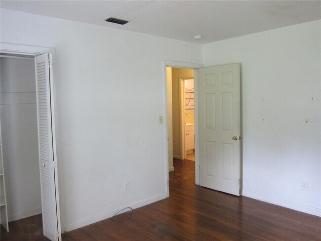 Building Photo - 380 NW 27th Terrace