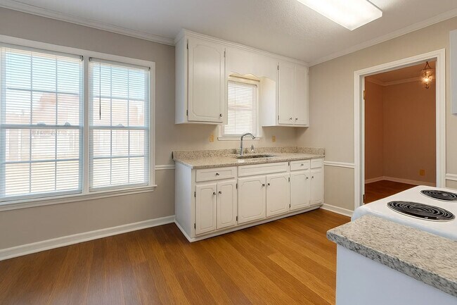 Building Photo - 1806 Heatherton Dr