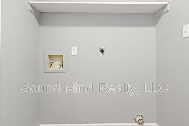 Building Photo - 111 Fox Den Ct