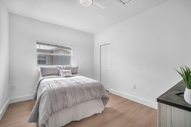 Building Photo - 477 NE 1st St