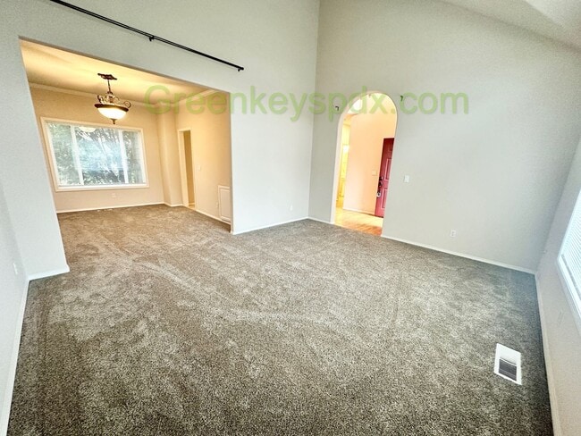 Building Photo - Gorgeous 4-Bedroom, 2.5-Bathroom House in Beaverton with Fenced Backyard, Cozy Gas Fireplace - $1...