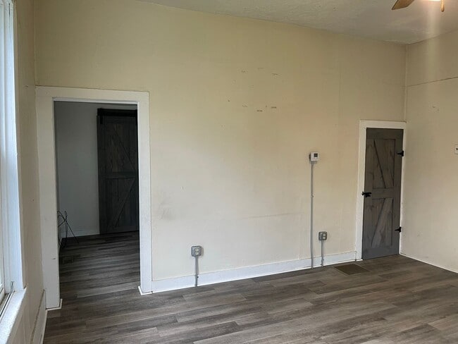 Building Photo - One Bedroom Home