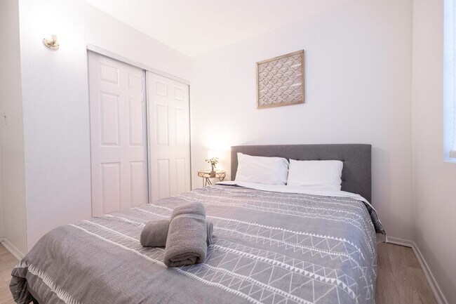 Building Photo - Cozy Zen Retreat Home with 4BD+3BA  Share ...