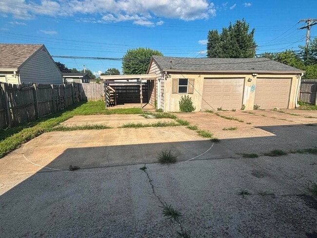 Building Photo - 2 car detached garage with electric!!!!!