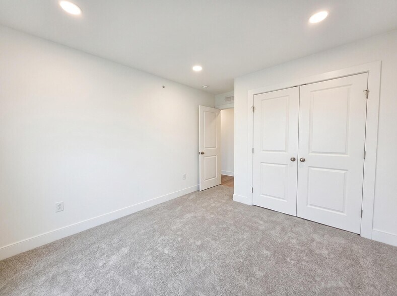 Building Photo - 317 Palisade Way