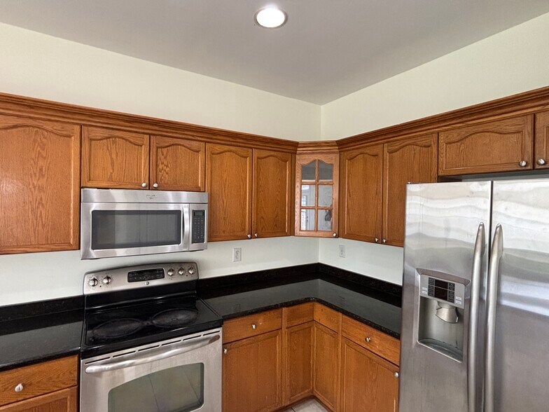 Building Photo - 15938 Wayland Dr