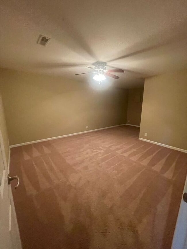 Building Photo - 3 bed, 2 bath, 2 car garage townhouse w/ bonus room in West Knoxville