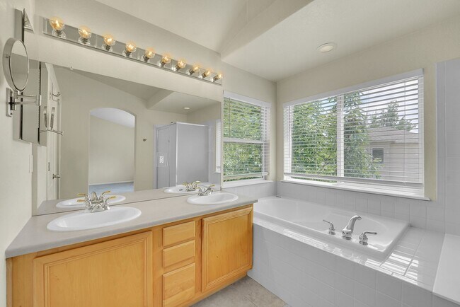 Building Photo - Wonderful home located in Broomfield with ...