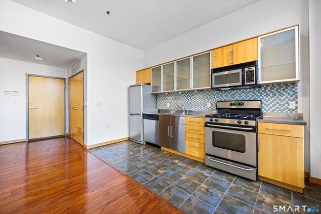 Building Photo - 10 Ann St