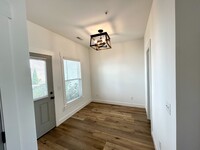 Building Photo - Stylish Condo: 2 Beds, Cozy Fireplace & Mo...