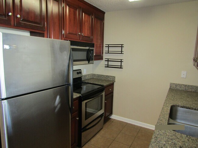 Building Photo - 127 Concord Ave